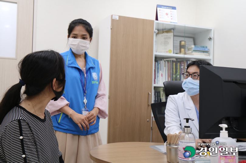 경기도의료원 이천병원, 도 징검다리 일자리 사업참여로 통역 지원서비스 제공