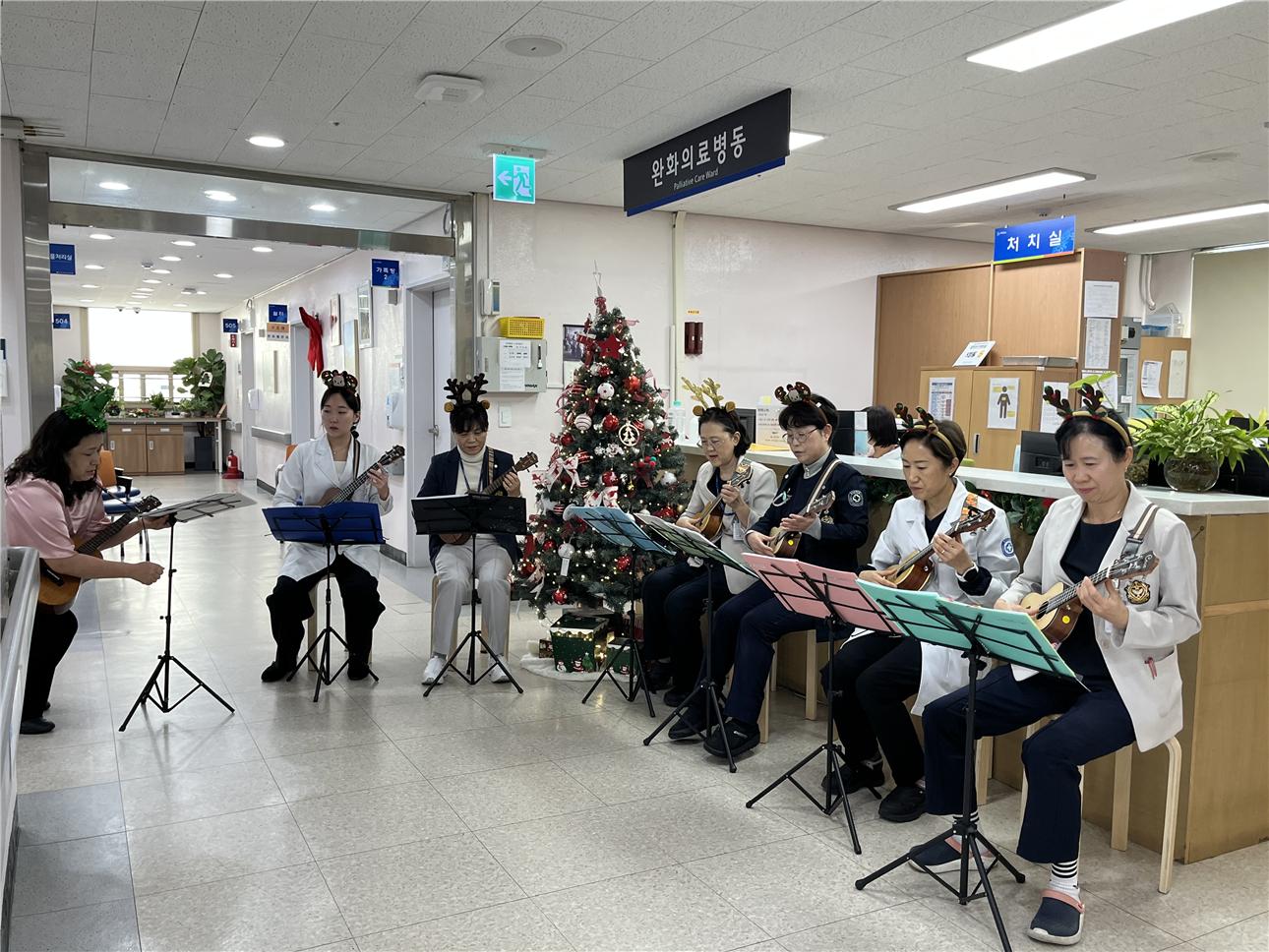 경기도의료원 의정부병원, 호스피스 병동서 따뜻한 겨울 나기... ‘미리 메리 음악회’ 개최 (2025.12.15.)